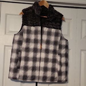 Chic Checkered Fleece Vest